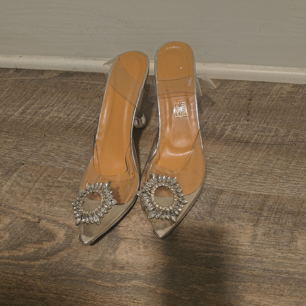 Elegant Silver Women's Heels with Crystal Embellishments